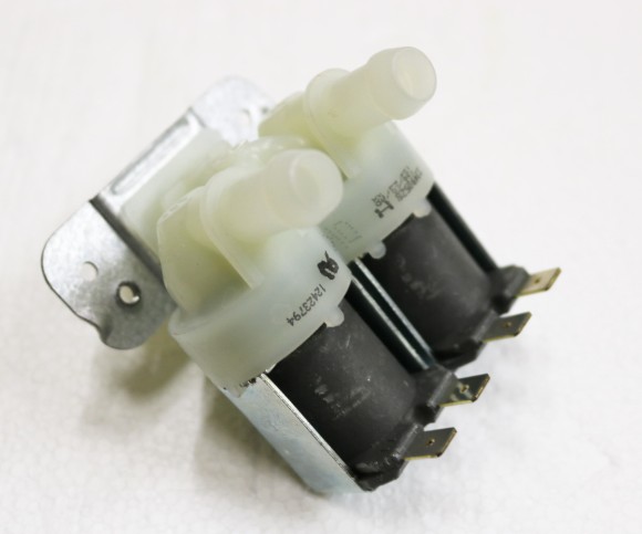 Клапан соленоидный двуходовой 230V AC 50/60HZ для стиральных машин Fagor серии LA Клапан соленоидный двуходовой 230V AC 50/60HZ для стиральных машин Fagor серии LA