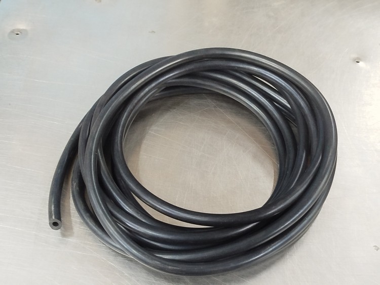 Шланг черный EPDM 5x10 мм 80SH